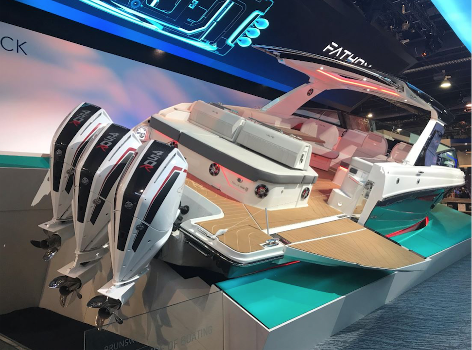 Brunswick Unveils State Of The Art Sea Ray Slx R 400e At Ces Powerboat Nation